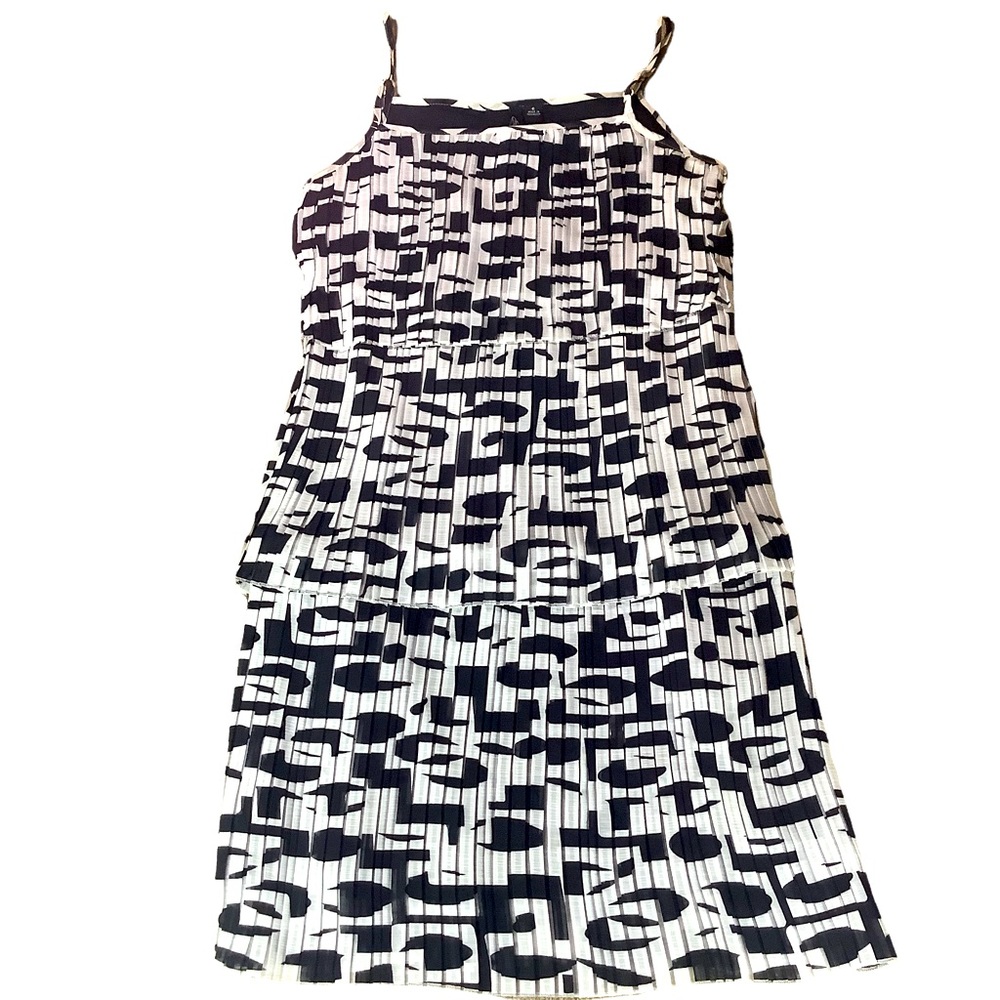 Essentials by Milano | Black and White Designed  Evening Party Dress - Size 6